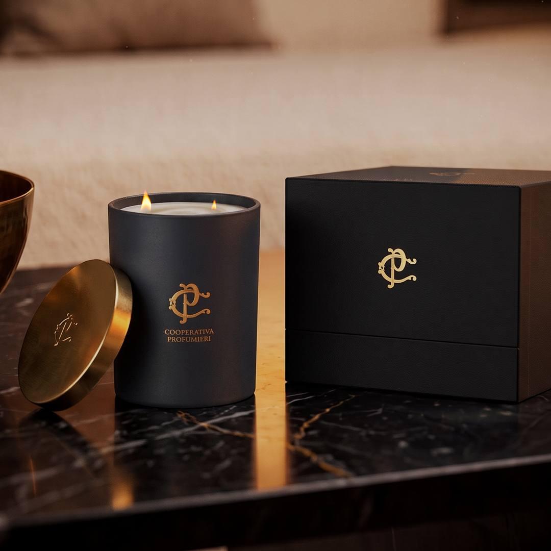"NOIRE" Sweet Woods Scented Candle COPC009 400g 5 Aromatizēta svece NOIRE Chogan Cooperativa Profumieri pirkt